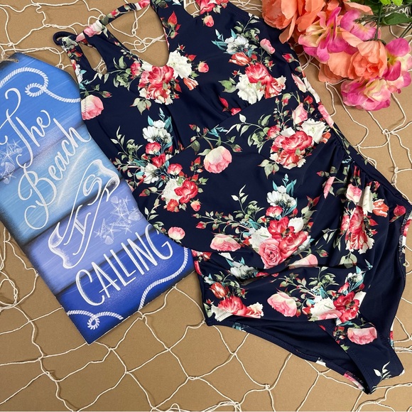 🌺SOLD FLORAL ONE PIECE SWIMSUIT - Picture 5 of 14